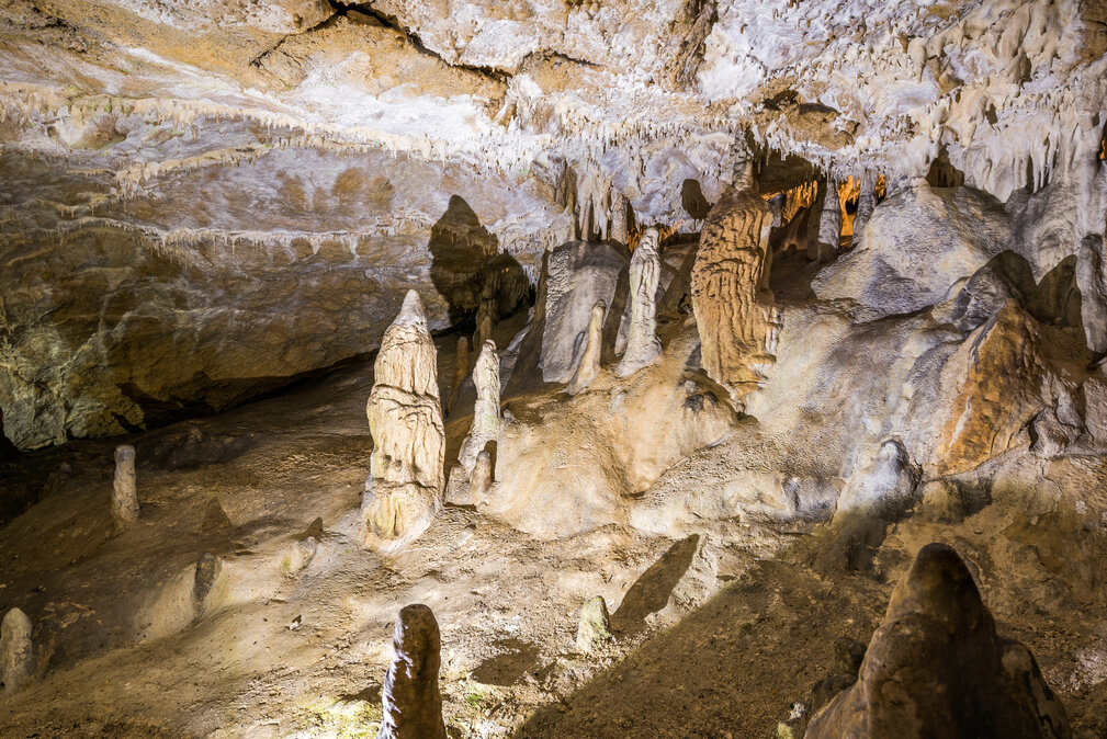 Jaskinia Harmanecka i jej wapienne formacje kropelkowe