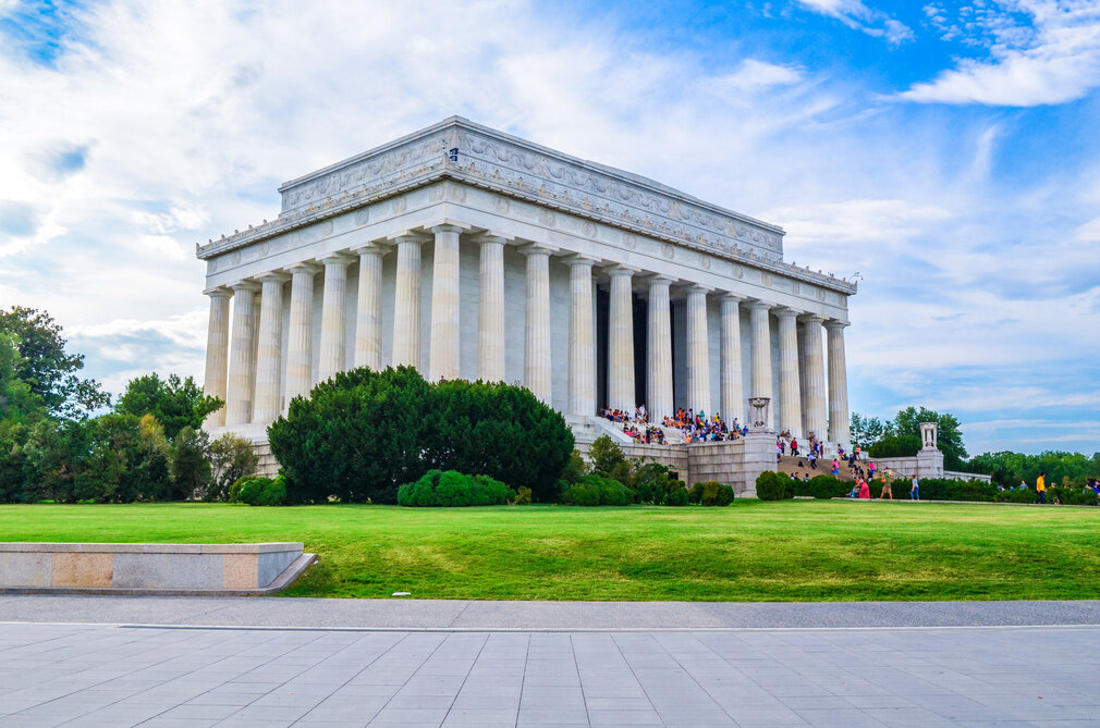 Pomnik Lincolna z wapiennymi kolumnami