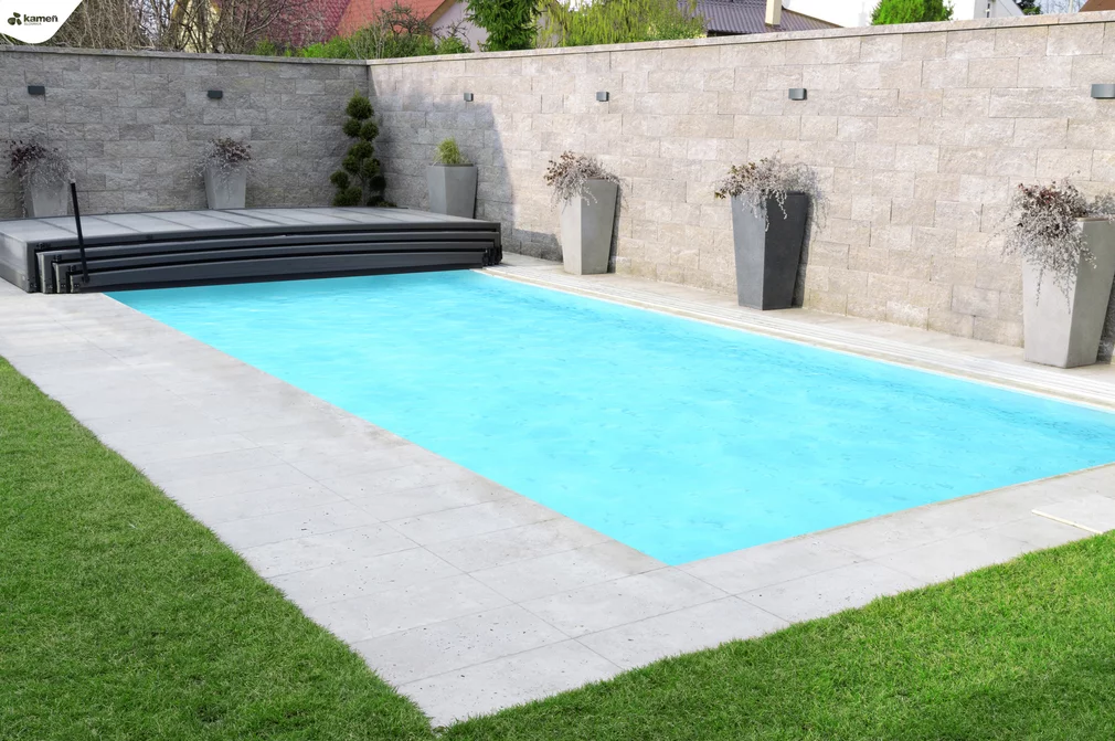 Trawertyn Antyk ATR22 okładzina / płytki na tarasie i wokół basenu