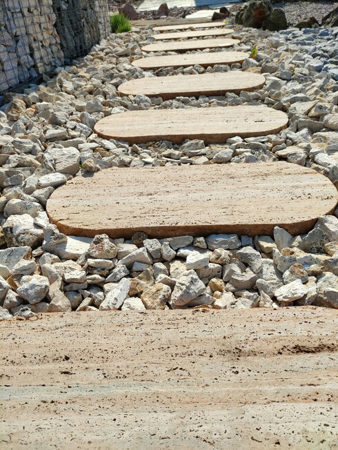Trawertyn TR28 kamień na ścieżki